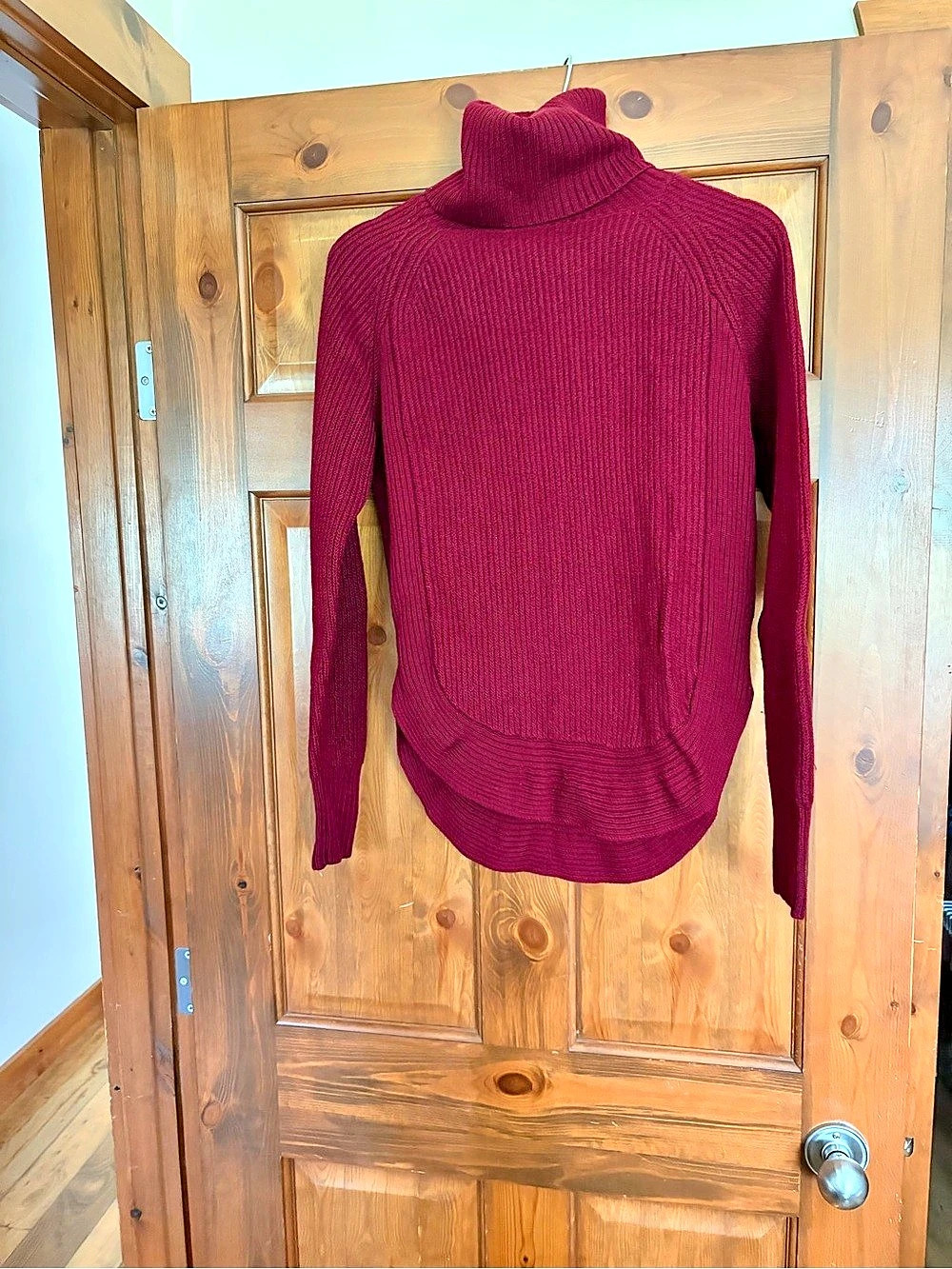 Wilfred Free Merino Wool Ribbed Turtleneck Burgundy